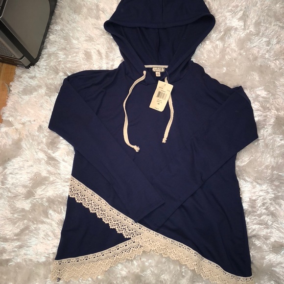 Eyeshadow Tops - Blue, pullover size M can be dressed up or down